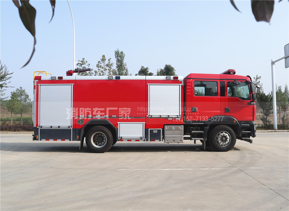 【重汽牌】汕德卡8噸泡沫消防車