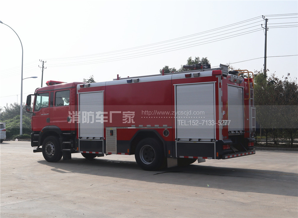 【重汽牌】汕德卡8噸泡沫消防車