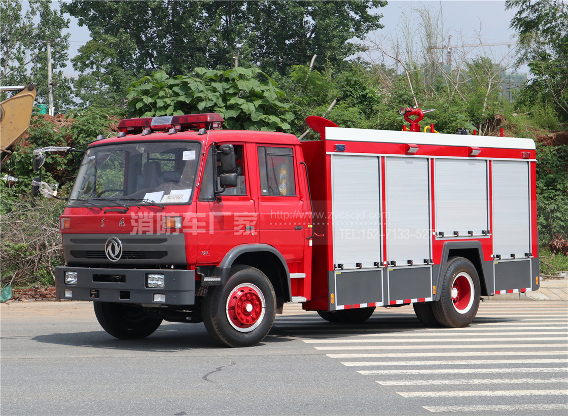 東風6噸水罐消防車