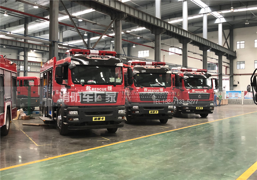 中型消防車(chē)