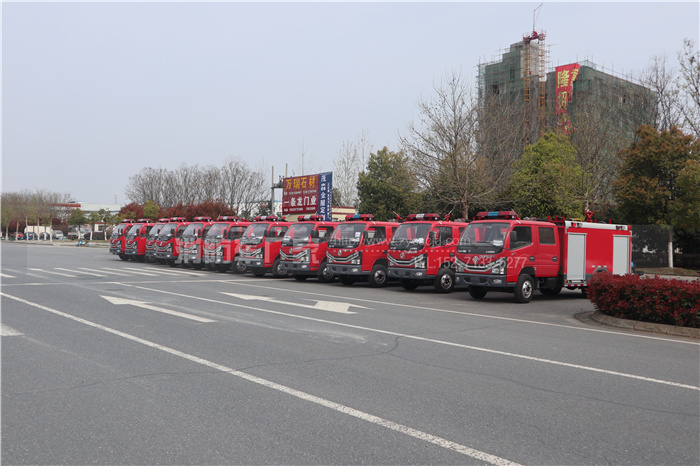 東風2.5噸水罐消防車